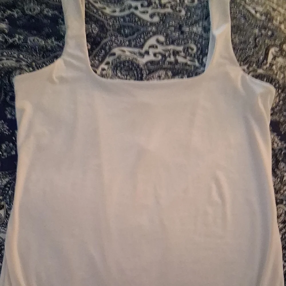 Victoria's Secret Cream Fitted Sleeveless Tank Top - Picture 1 of 2
